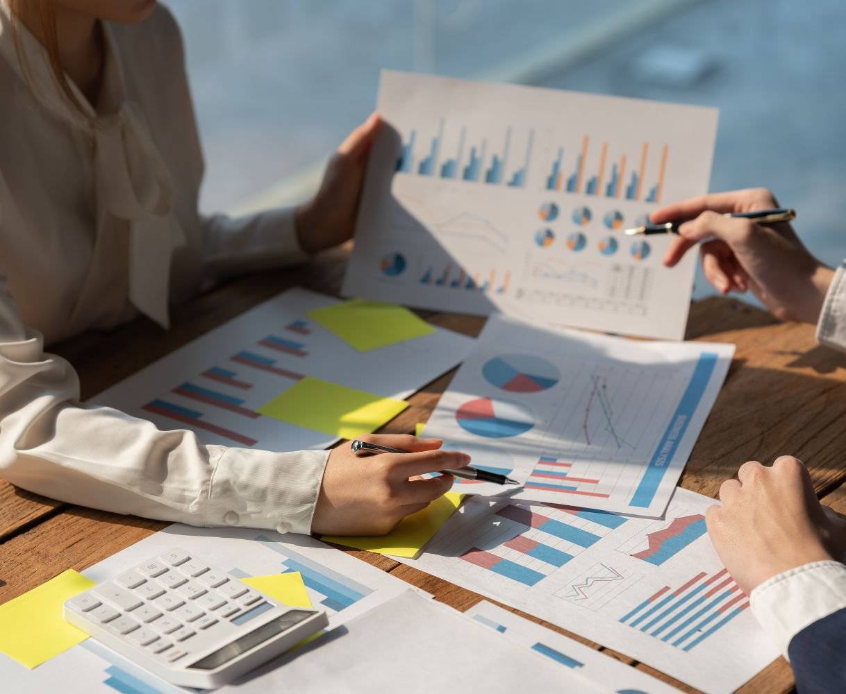 Triển khai marketing và truyền thông